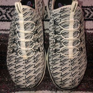 White and black sketchers